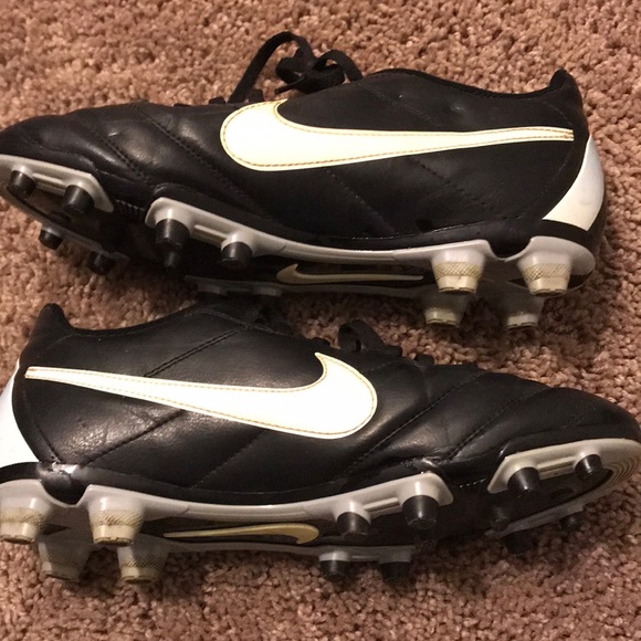 Women’s Nike Cleats - Picture 7 of 9